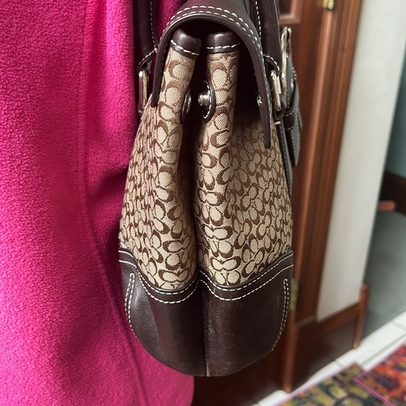 Coach Soho Legacy Signature small C’s Jacquard / dark brown leather buckle front - Picture 6 of 17